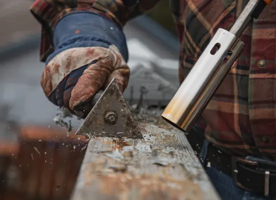 Skidanje boje pomoću plamenika
